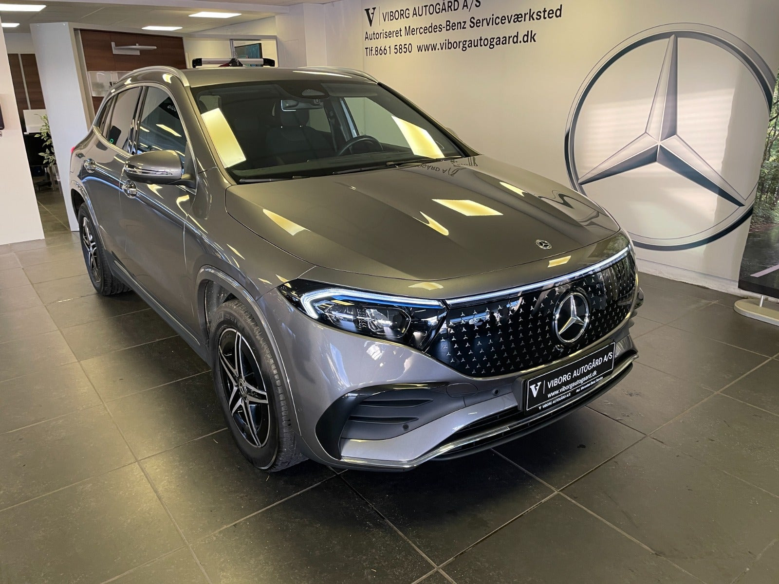 Grå Mercedes EQA250+ fra 2025