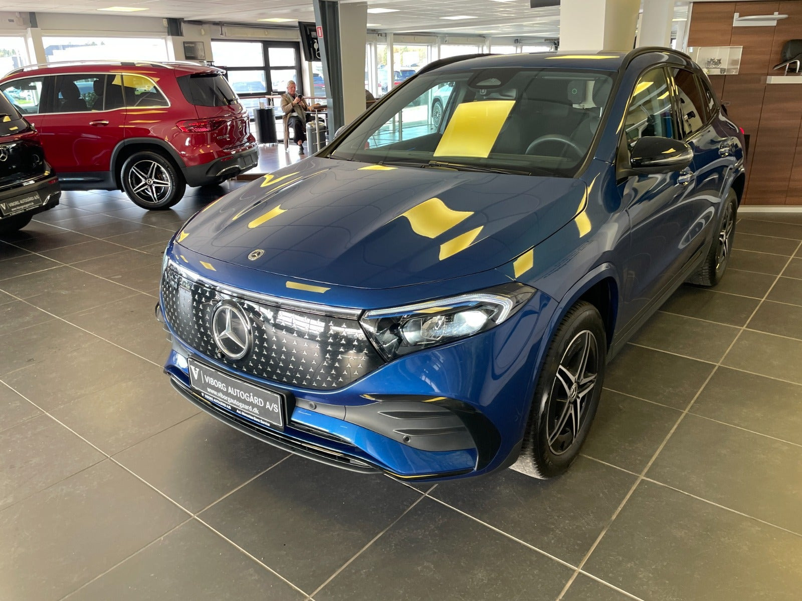 Blå Mercedes EQA250+ fra 2025