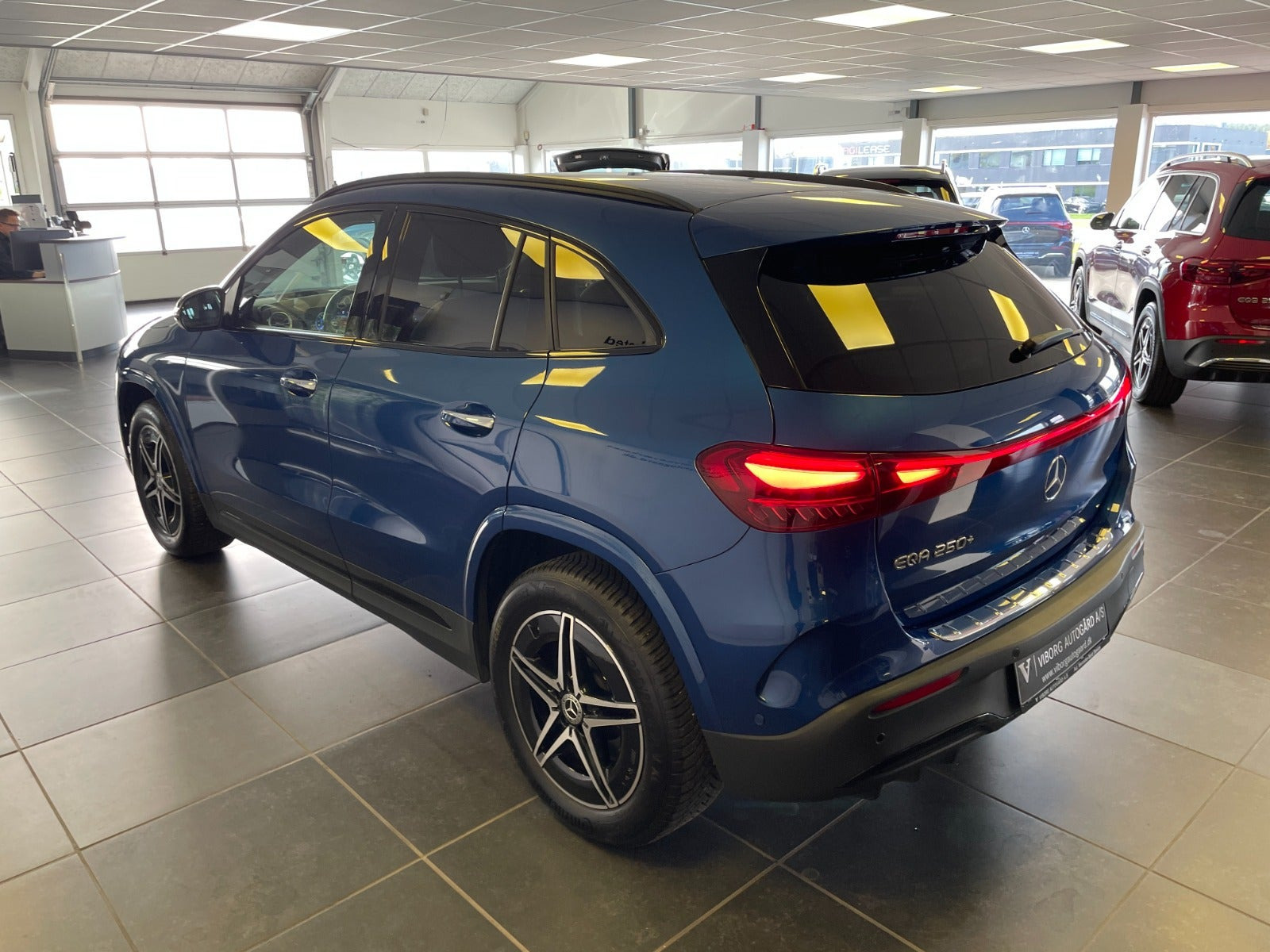 Blå Mercedes EQA250+ fra 2025