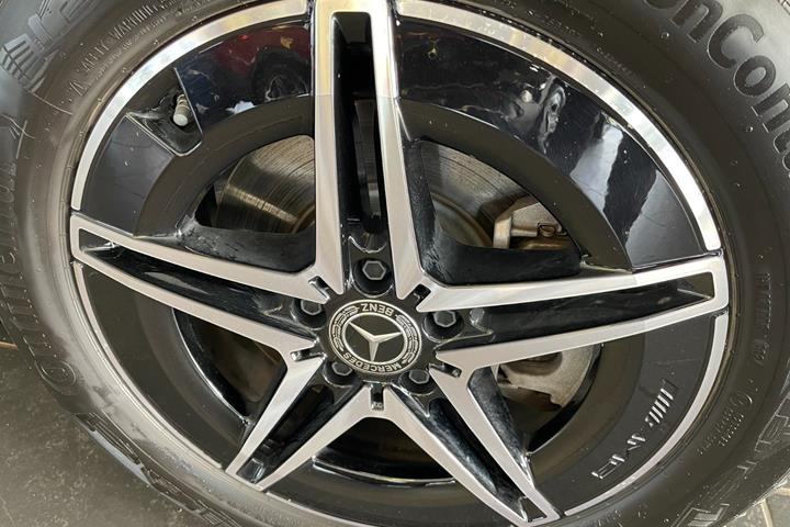 Blå Mercedes EQA250+ fra 2025