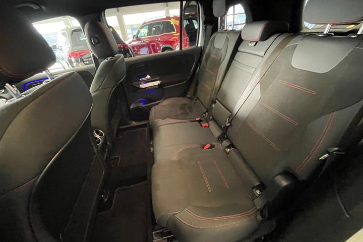 Hvid Mercedes EQB250+ fra 2024