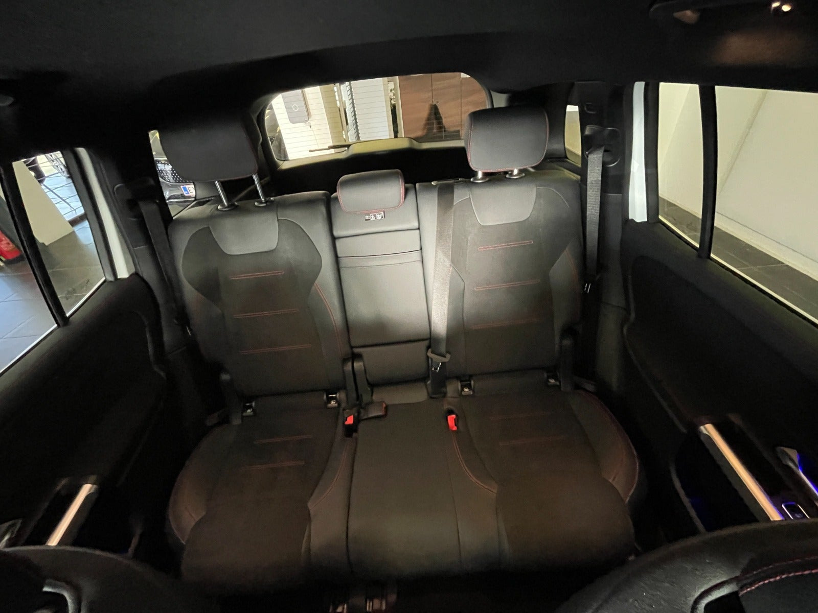 Hvid Mercedes EQB250+ fra 2024