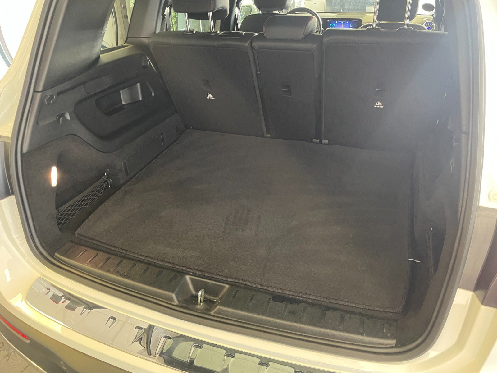 Hvid Mercedes EQB250+ fra 2024