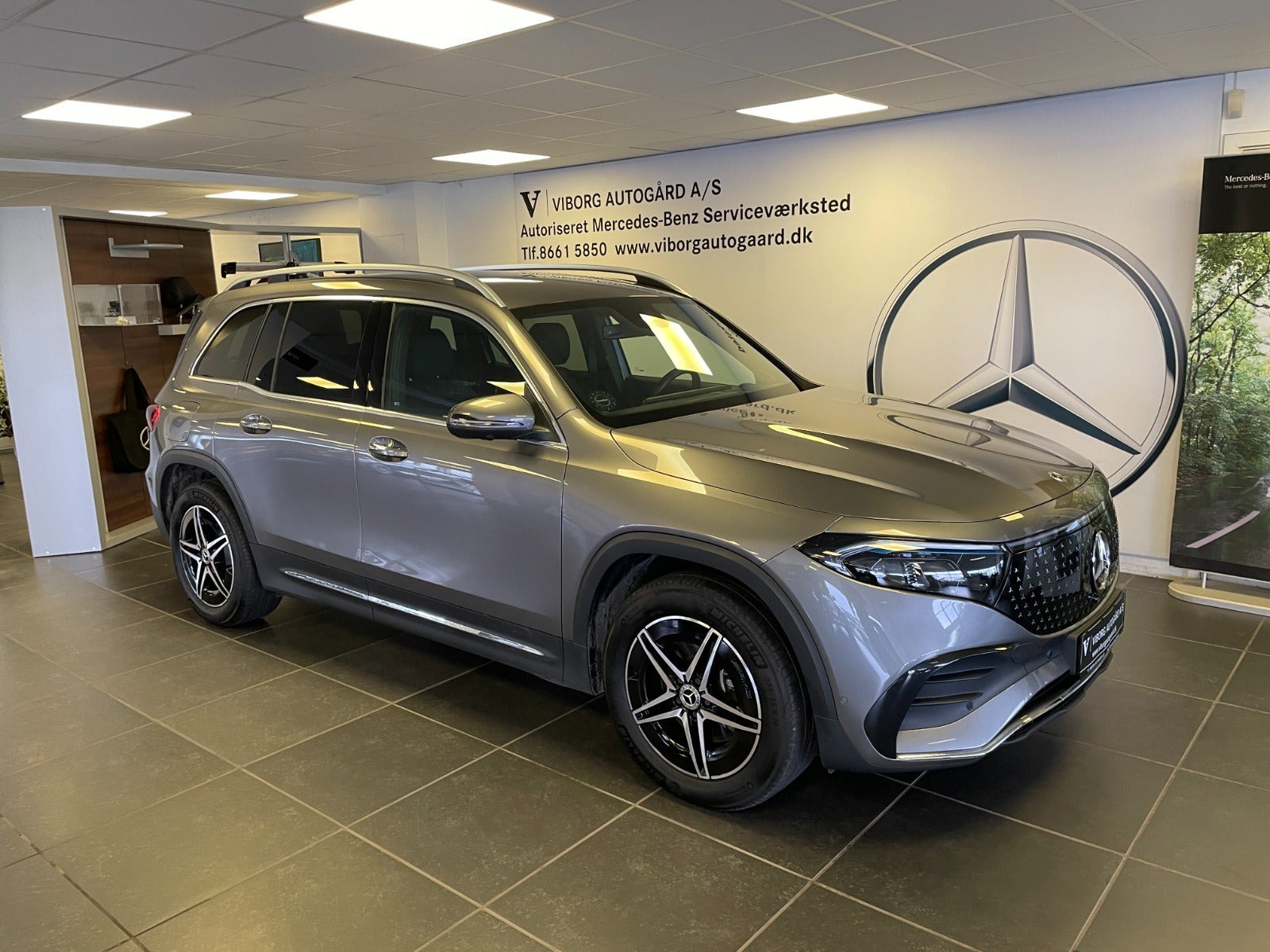Grå Mercedes EQB250+ fra 2026
