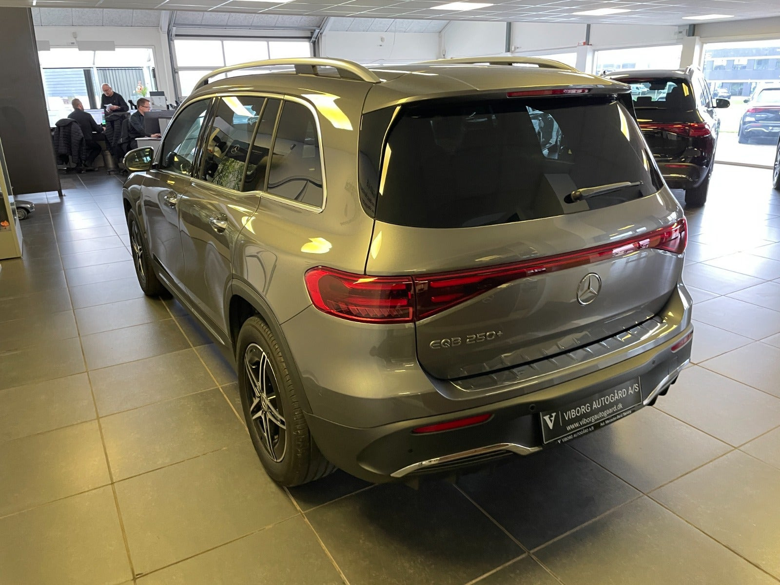 Grå Mercedes EQB250+ fra 2026