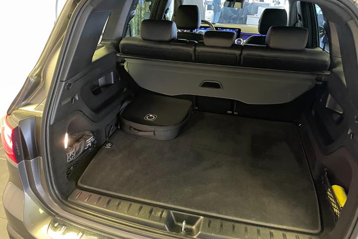 Grå Mercedes EQB250+ fra 2026