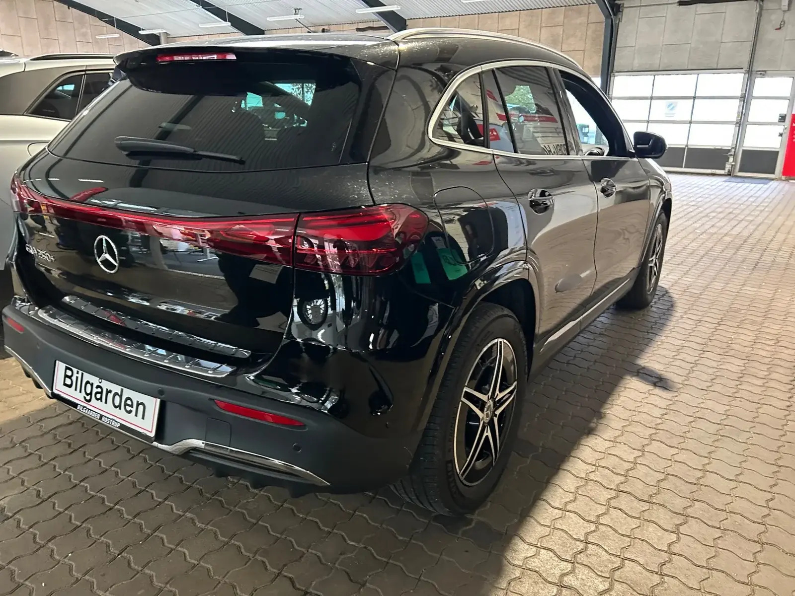 Sort Mercedes EQA250+ fra 2024