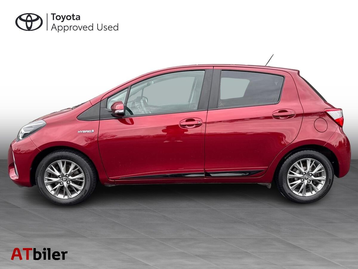 Rød Toyota Yaris fra 2018