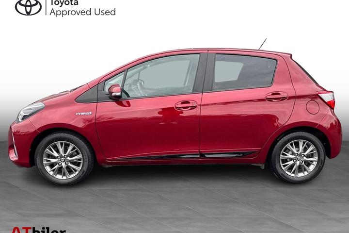 Rød Toyota Yaris fra 2018
