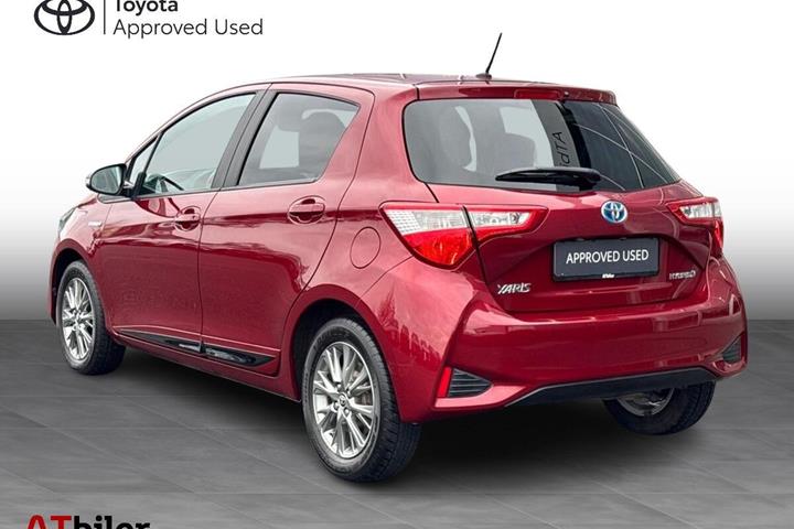 Rød Toyota Yaris fra 2018