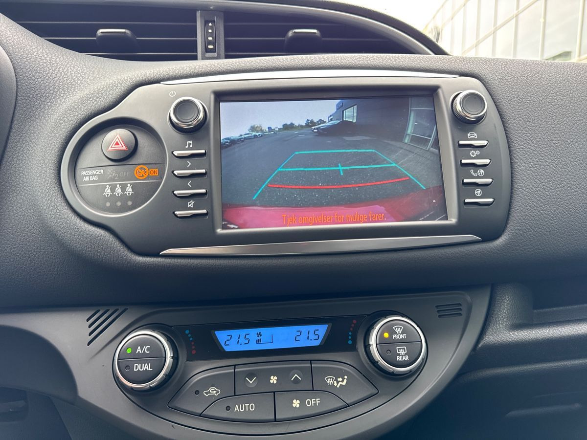 Rød Toyota Yaris fra 2018