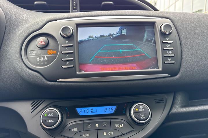 Rød Toyota Yaris fra 2018