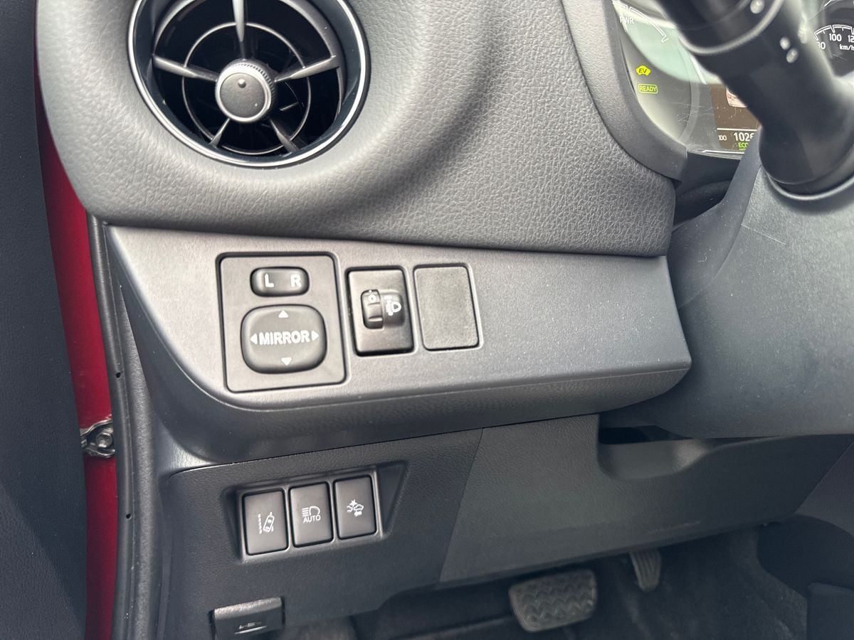 Rød Toyota Yaris fra 2018
