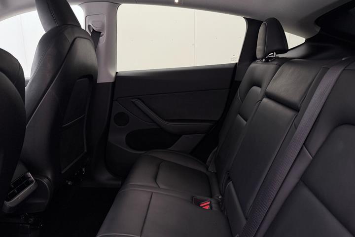 Hvid Tesla Model Y fra 2023