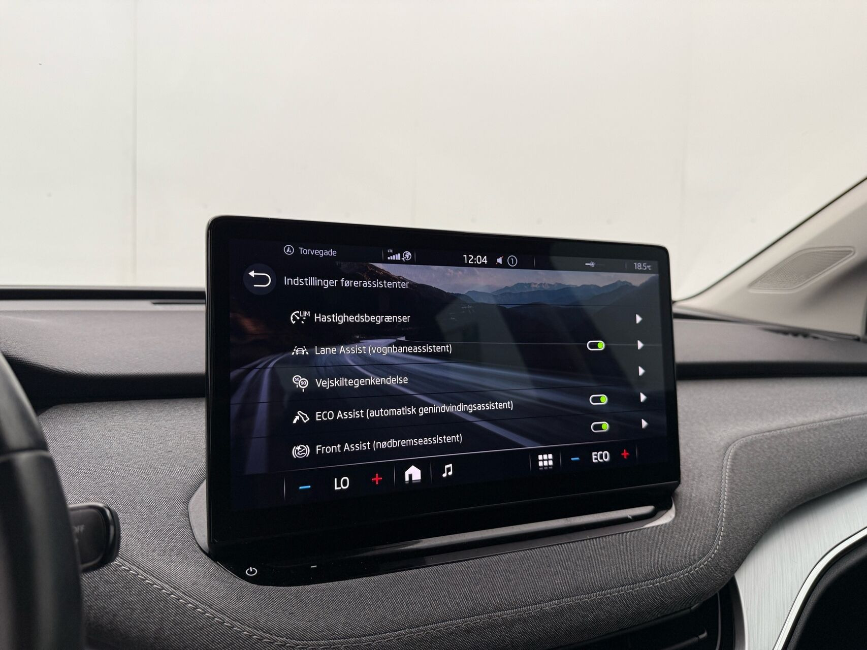 Blå Skoda Enyaq fra 2023