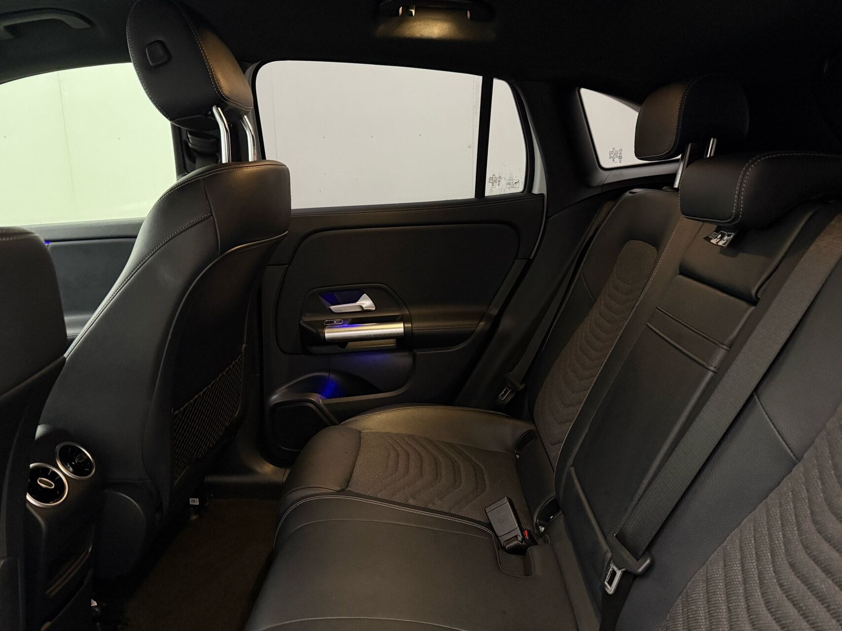 Hvid Mercedes EQA250+ fra 2023