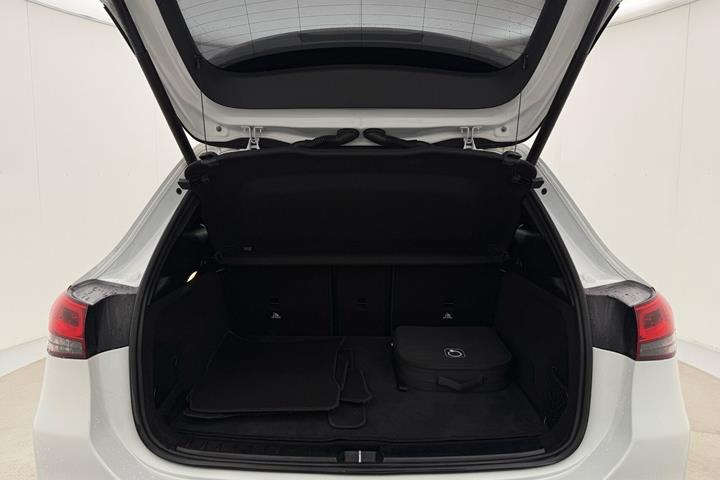 Hvid Mercedes EQA250+ fra 2023