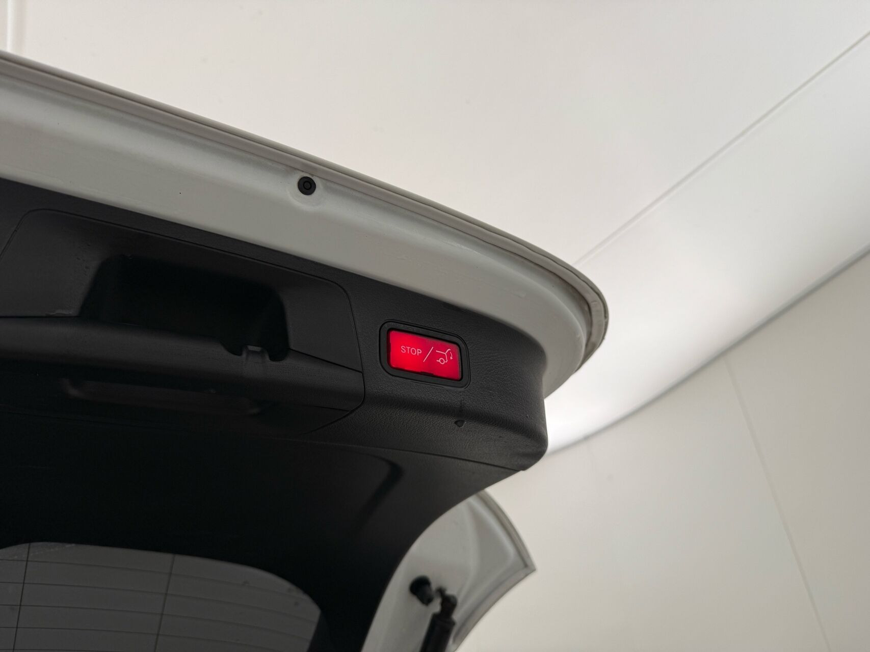 Hvid Mercedes EQA250+ fra 2023