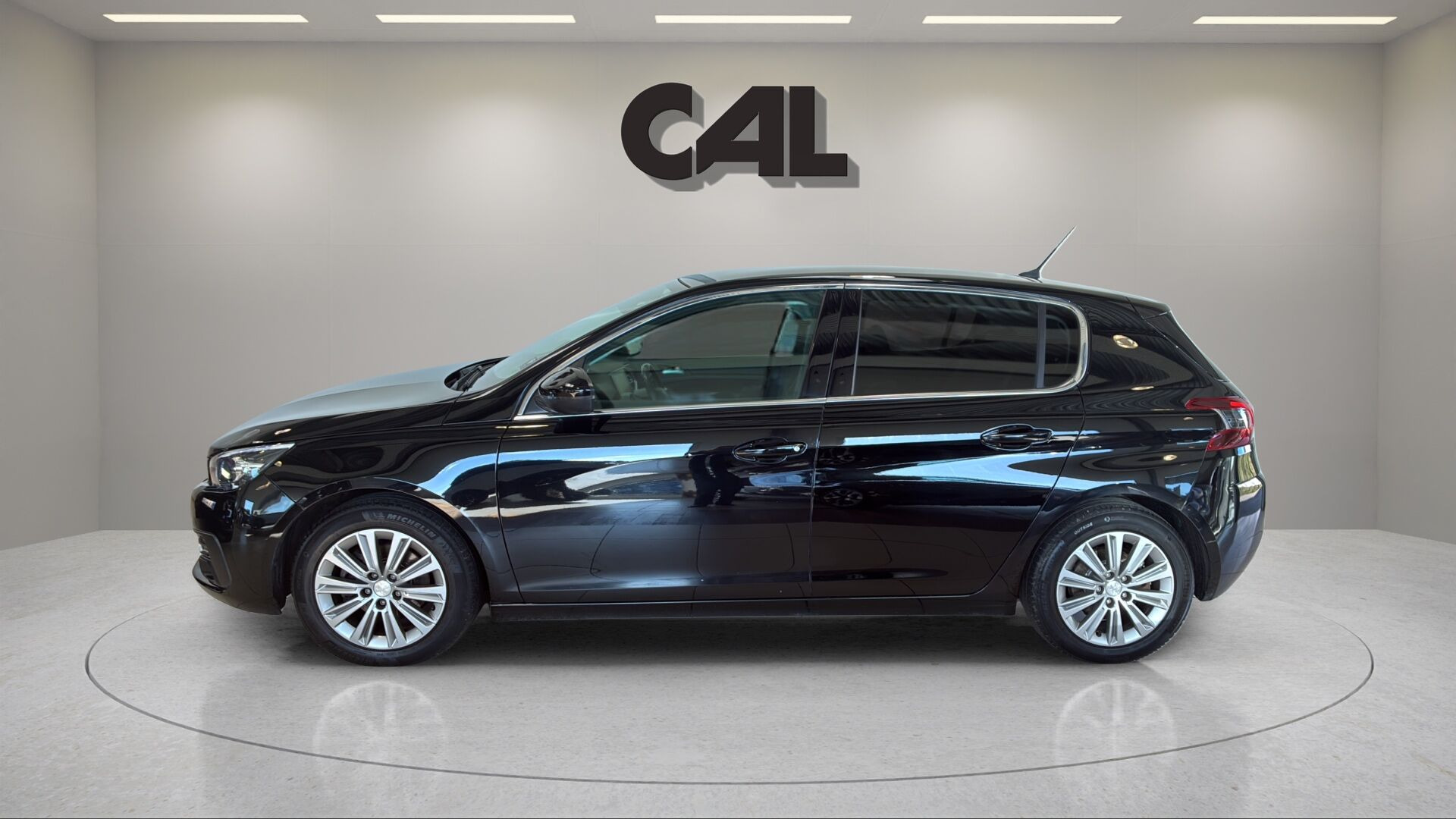 Sort Peugeot 308 fra 2019