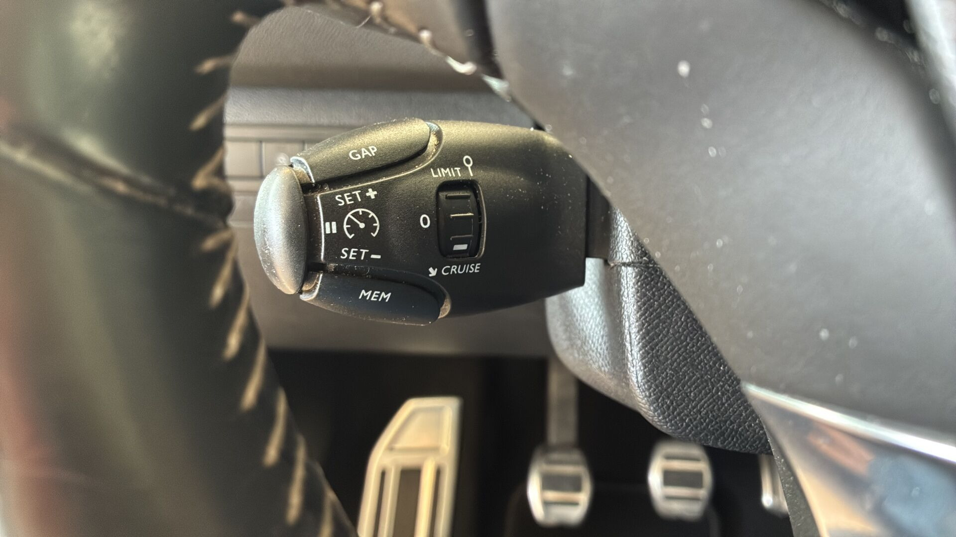 Sort Peugeot 308 fra 2019