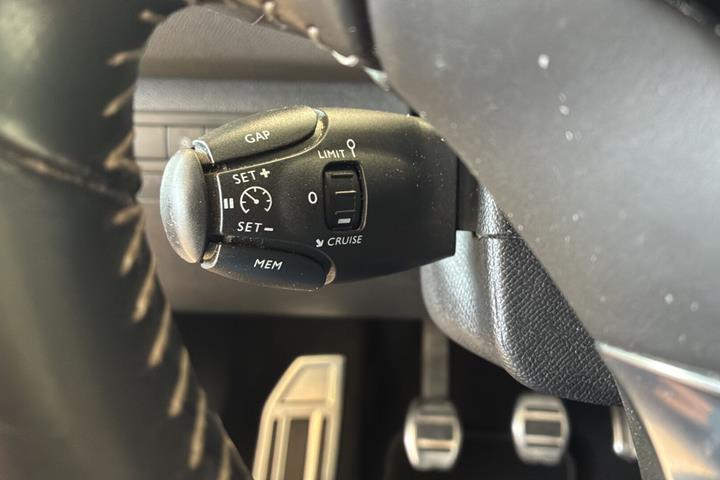 Sort Peugeot 308 fra 2019
