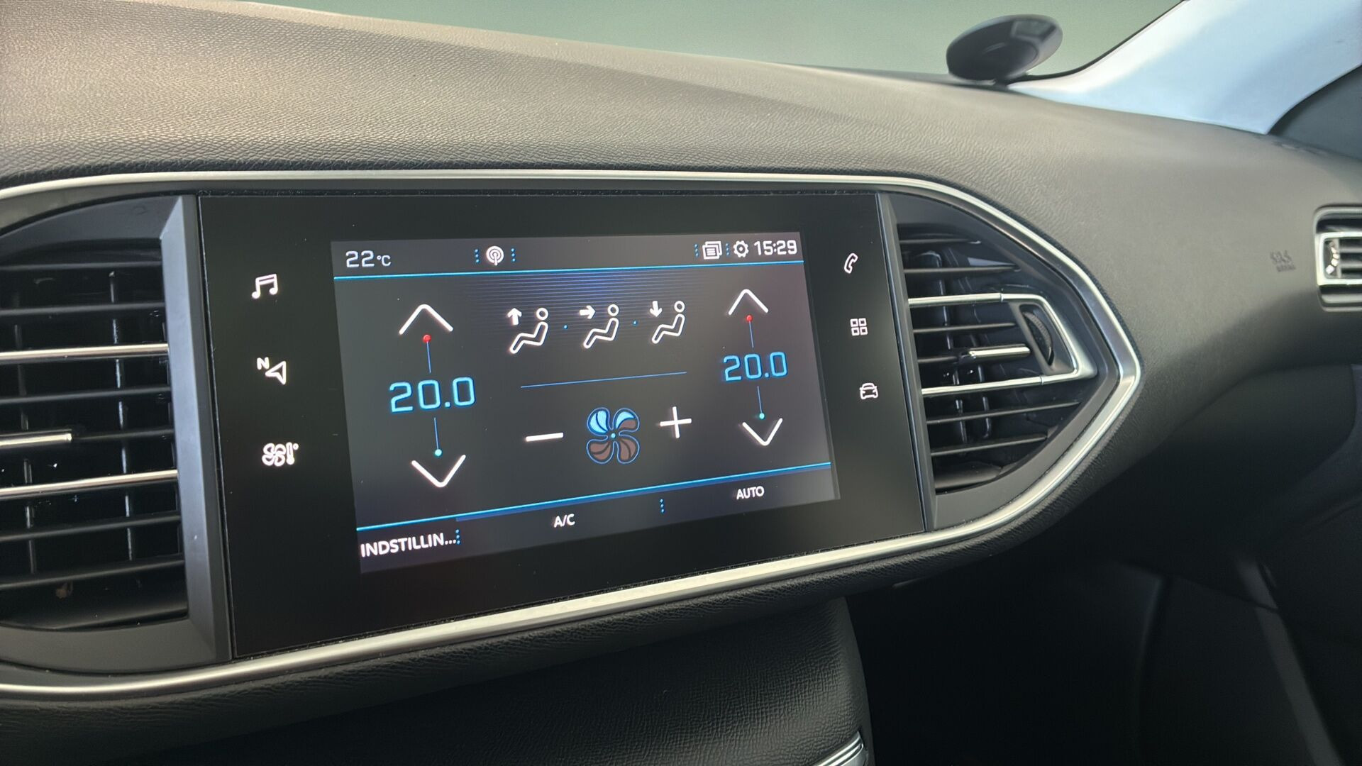 Sort Peugeot 308 fra 2019