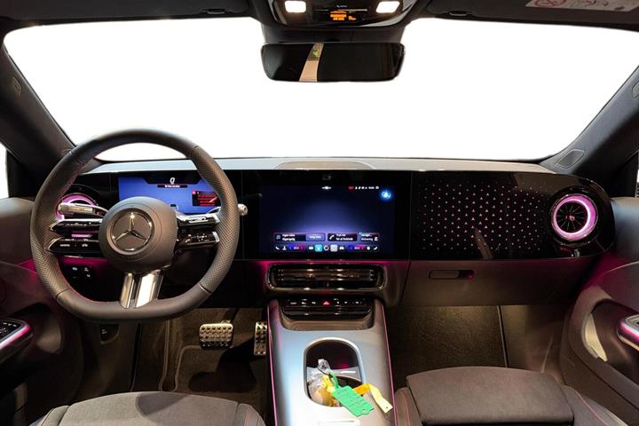 Grå Mercedes CLA250+ fra 2026