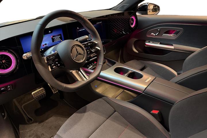 Grå Mercedes CLA250+ fra 2026