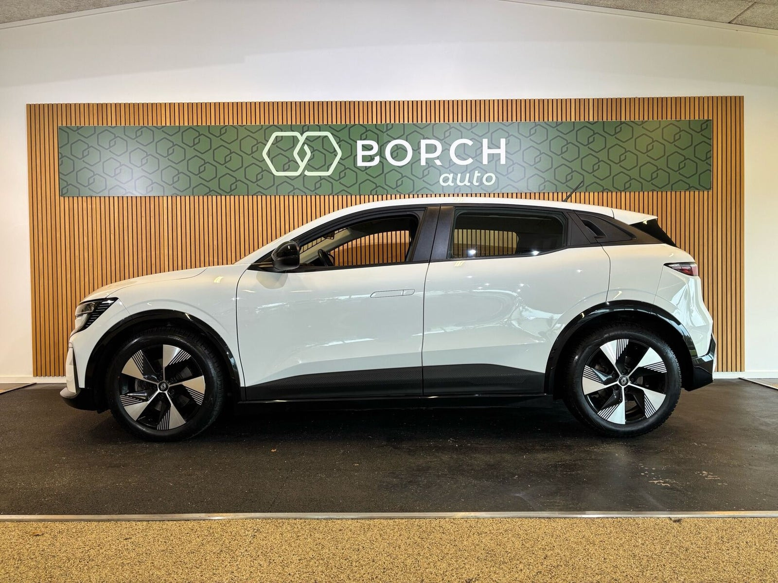 Hvid Renault Megane E-Tech fra 2023