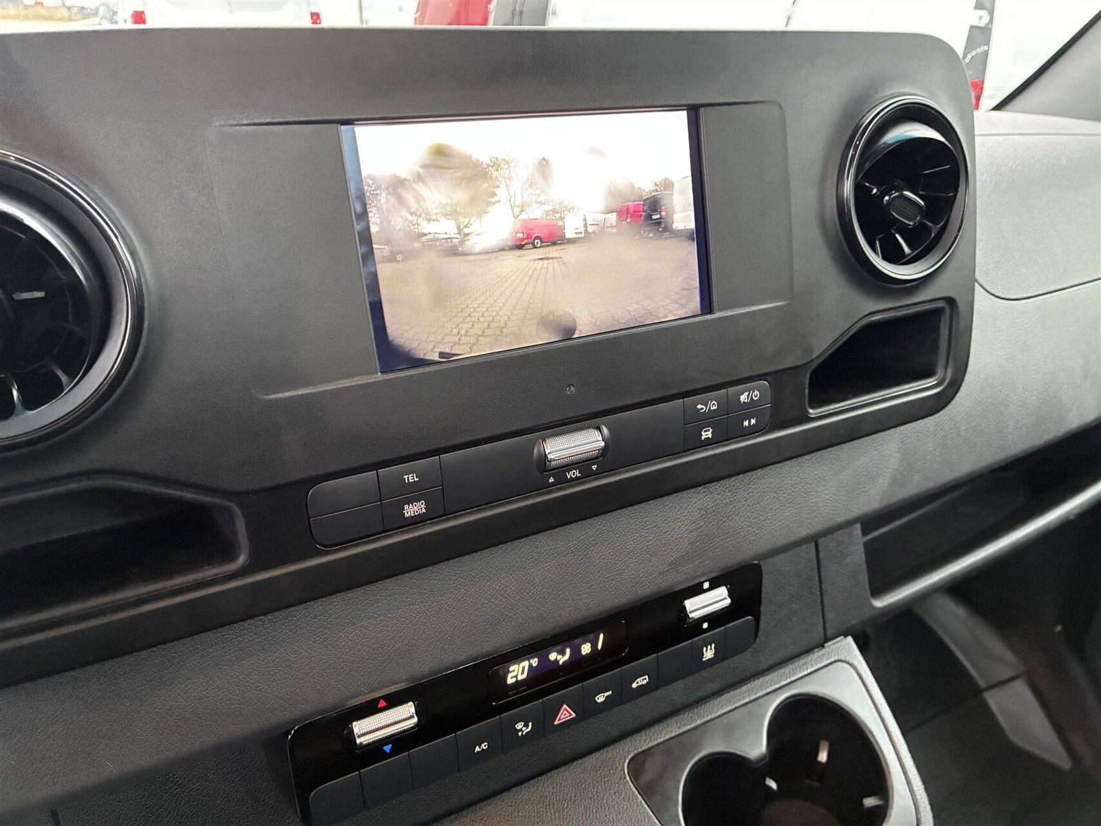 Hvid Mercedes Sprinter 317 fra 2021