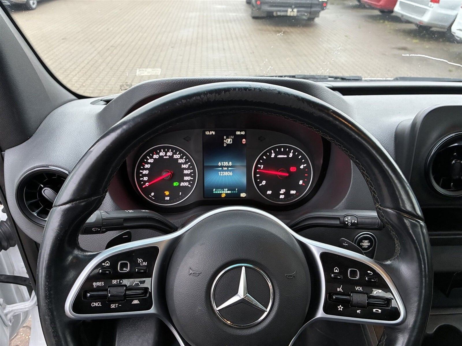 Hvid Mercedes Sprinter 317 fra 2021