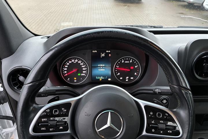 Hvid Mercedes Sprinter 317 fra 2021