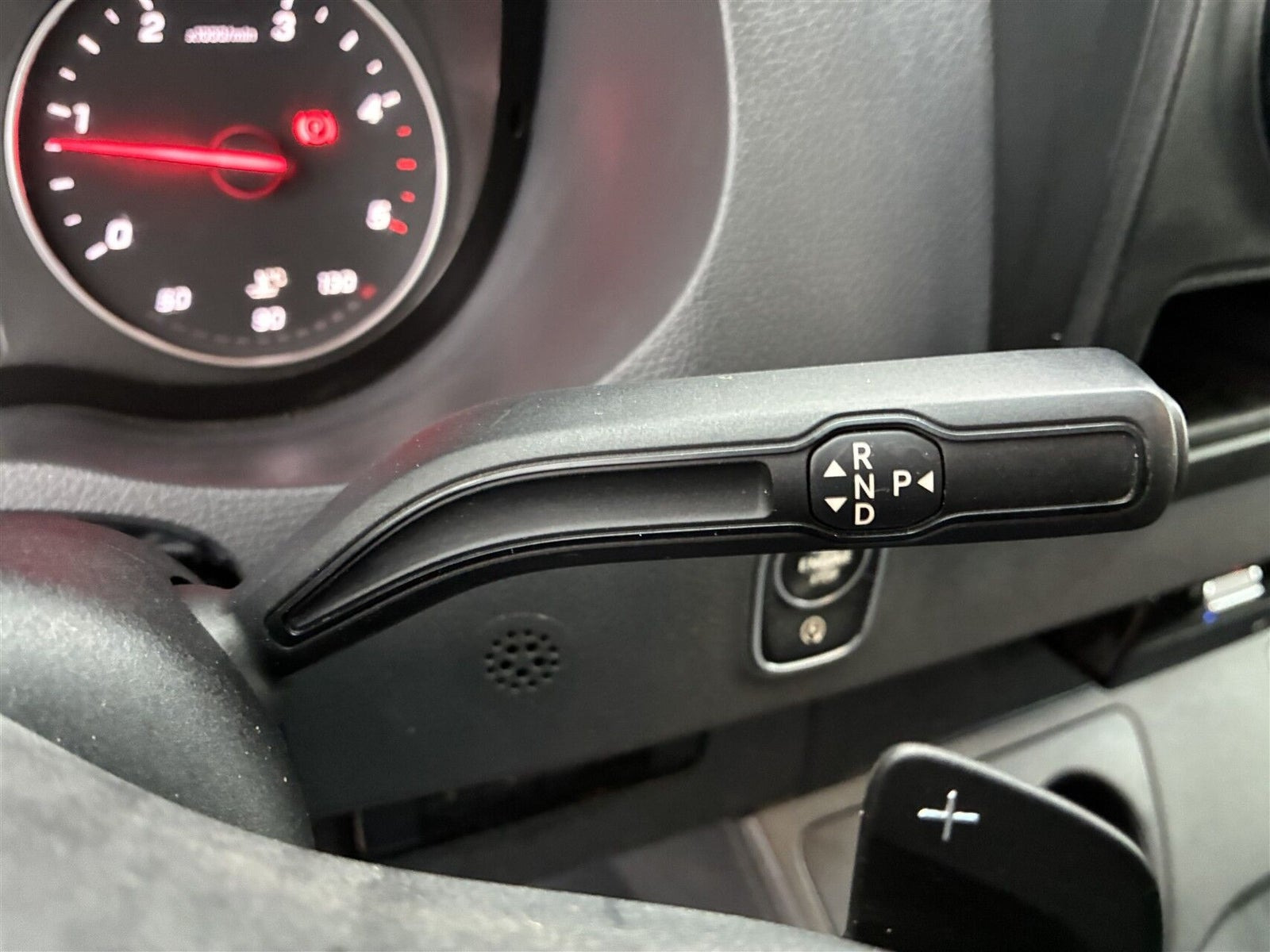 Hvid Mercedes Sprinter 317 fra 2021