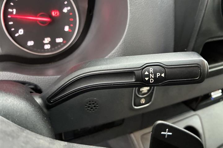 Hvid Mercedes Sprinter 317 fra 2021