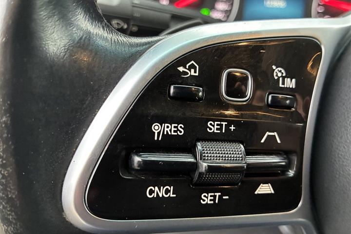 Hvid Mercedes Sprinter 317 fra 2021