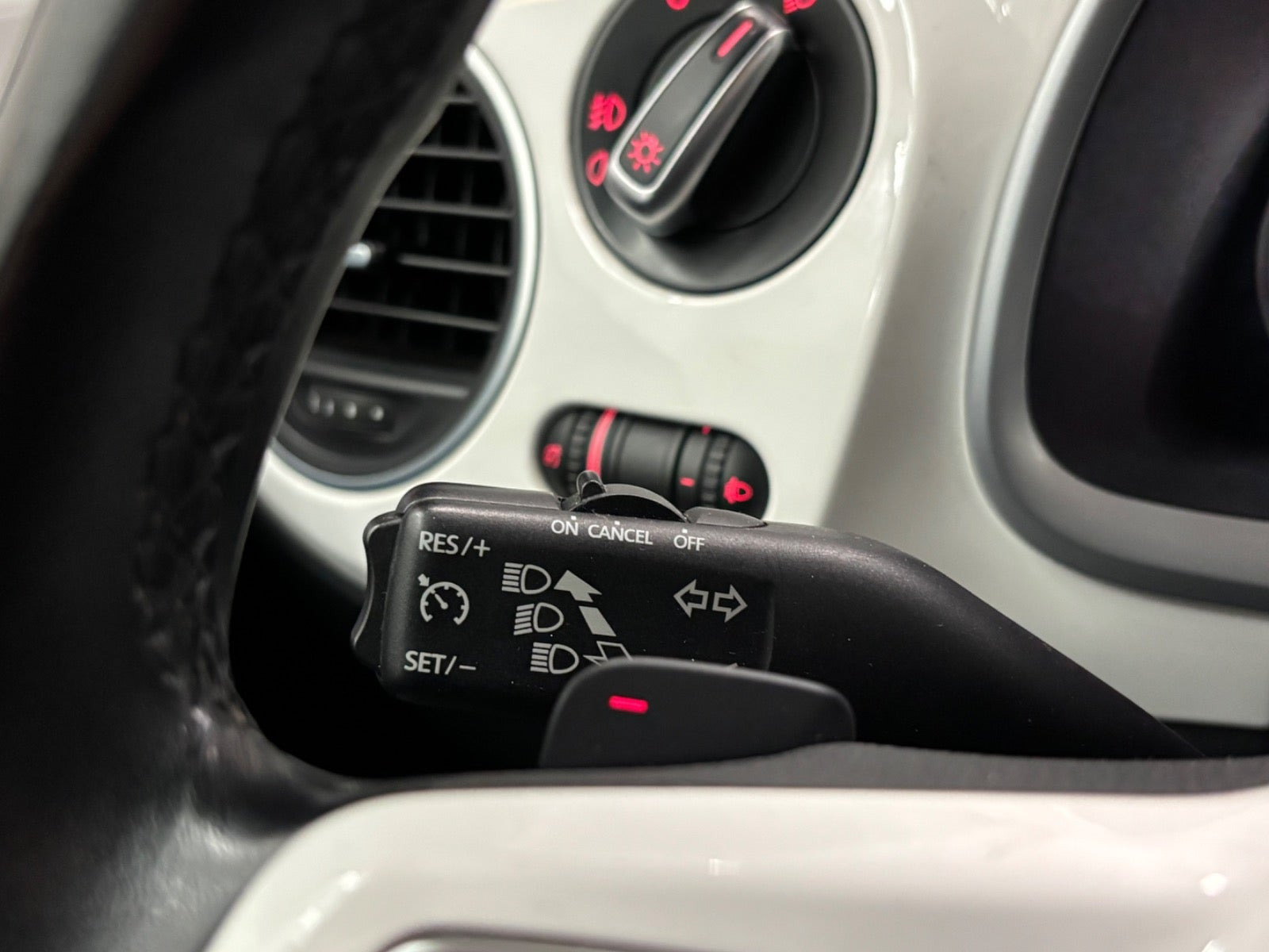 Hvid VW The Beetle fra 2014