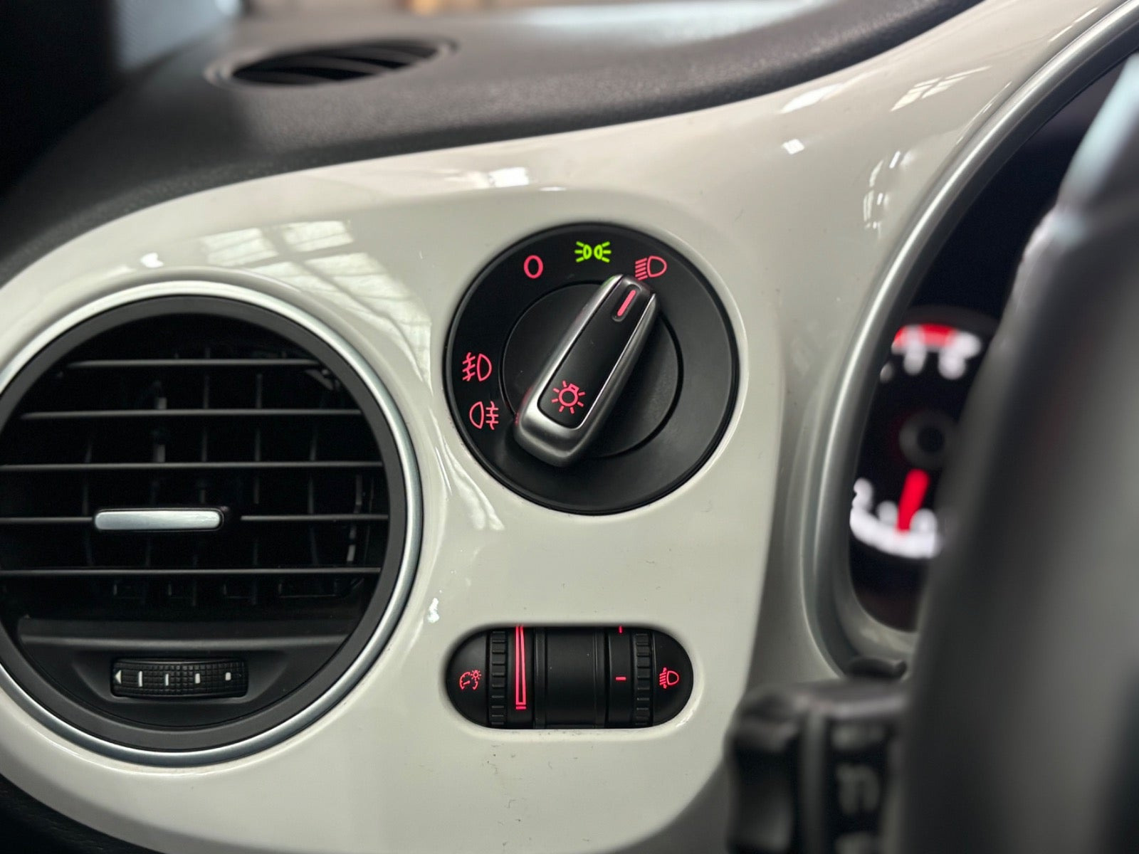Hvid VW The Beetle fra 2014