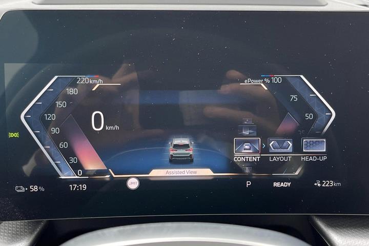 Grøn BMW iX1 fra 2025