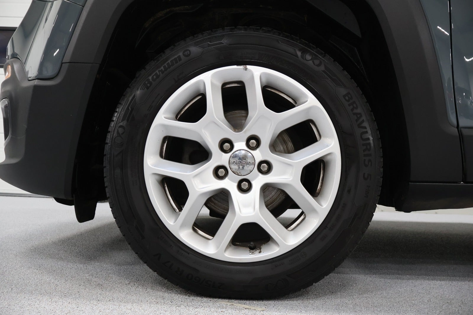Grå Jeep Renegade fra 2016