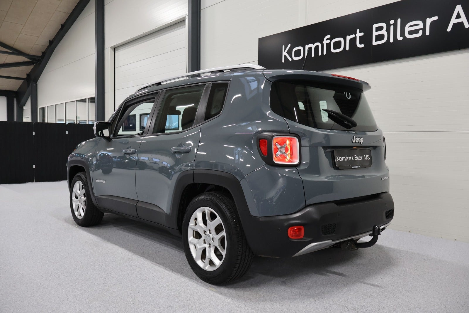 Grå Jeep Renegade fra 2016