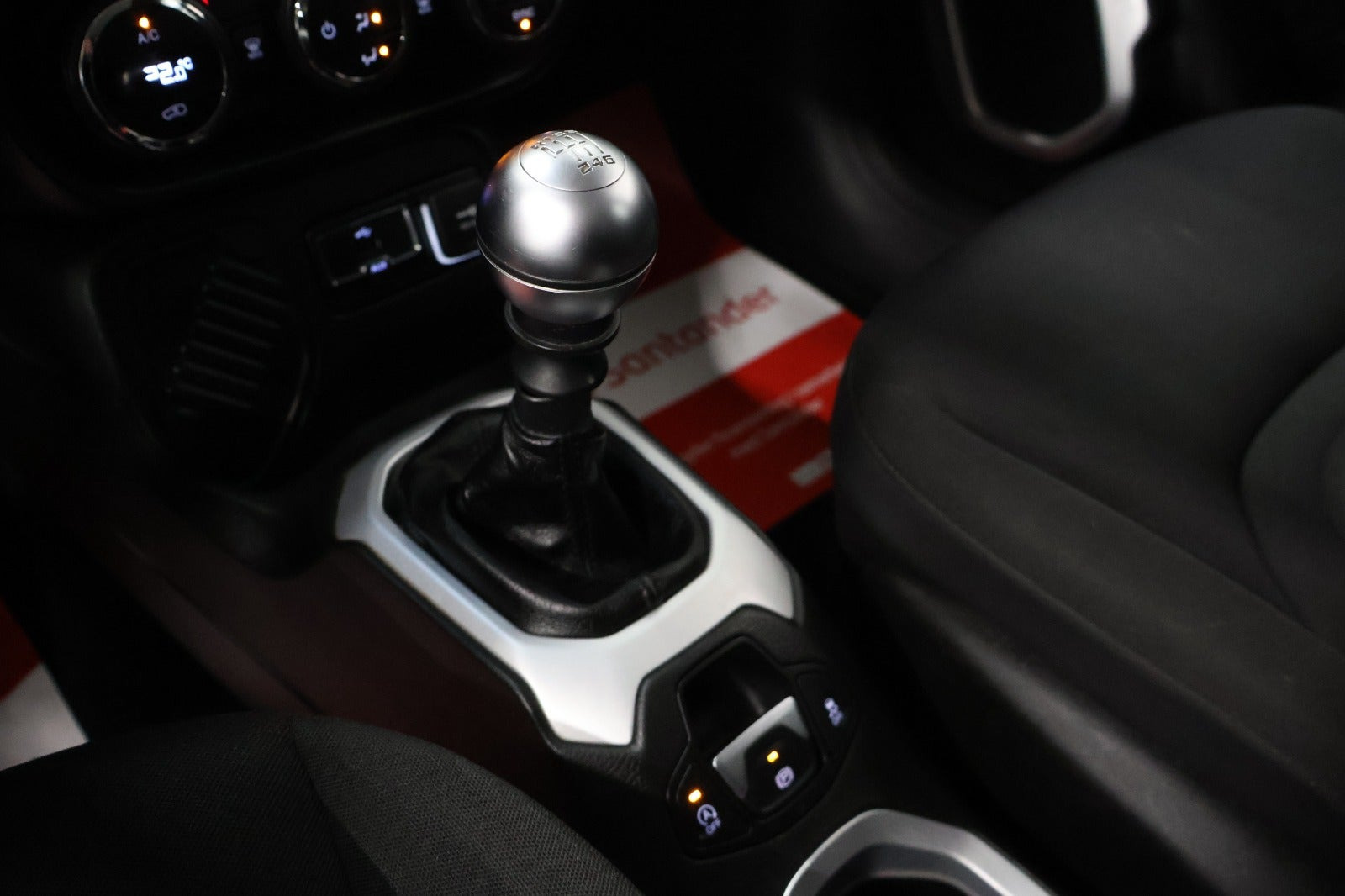 Grå Jeep Renegade fra 2016