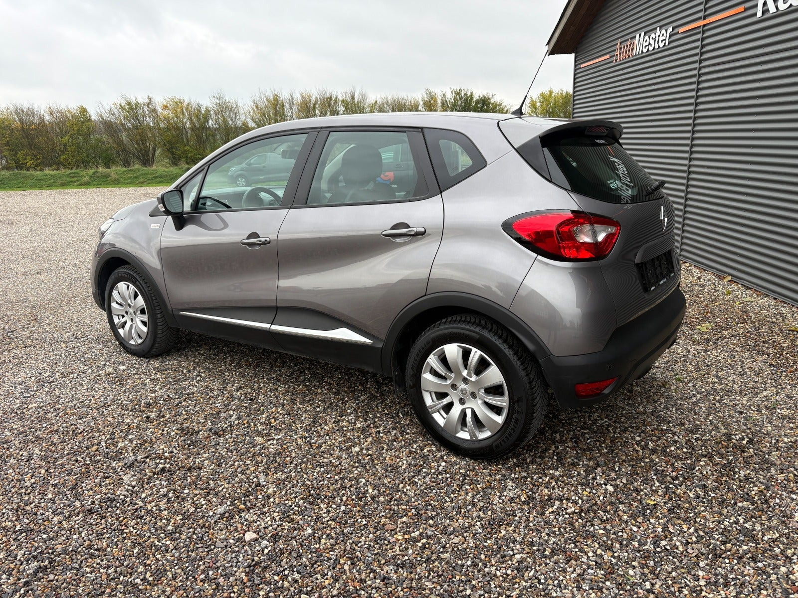 Grå Renault Captur fra 2014