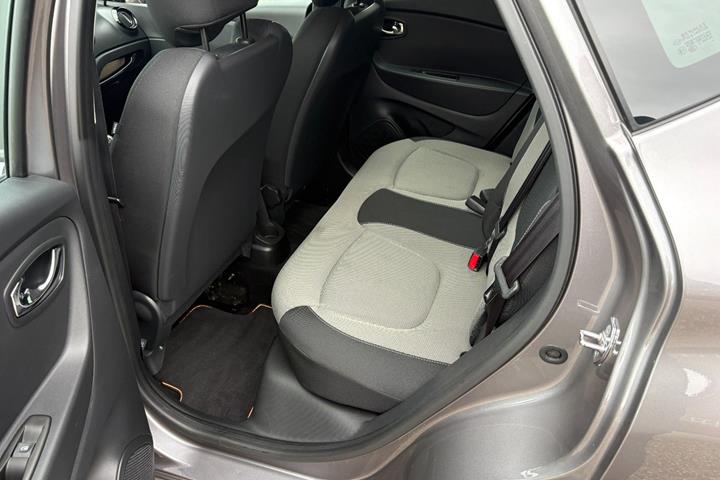 Grå Renault Captur fra 2014