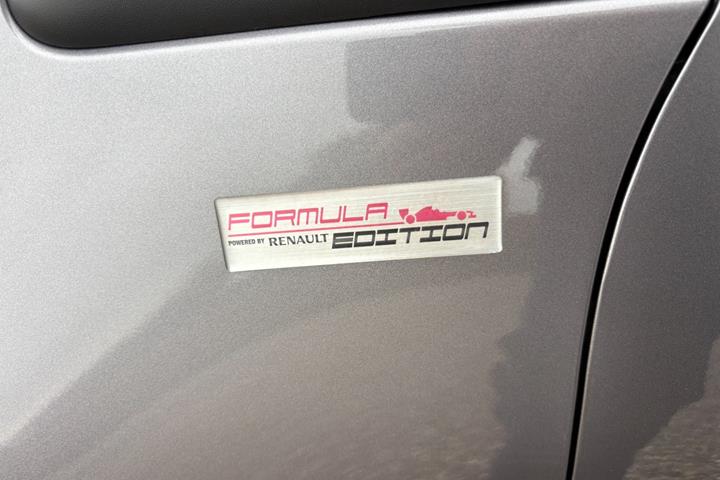 Grå Renault Captur fra 2014