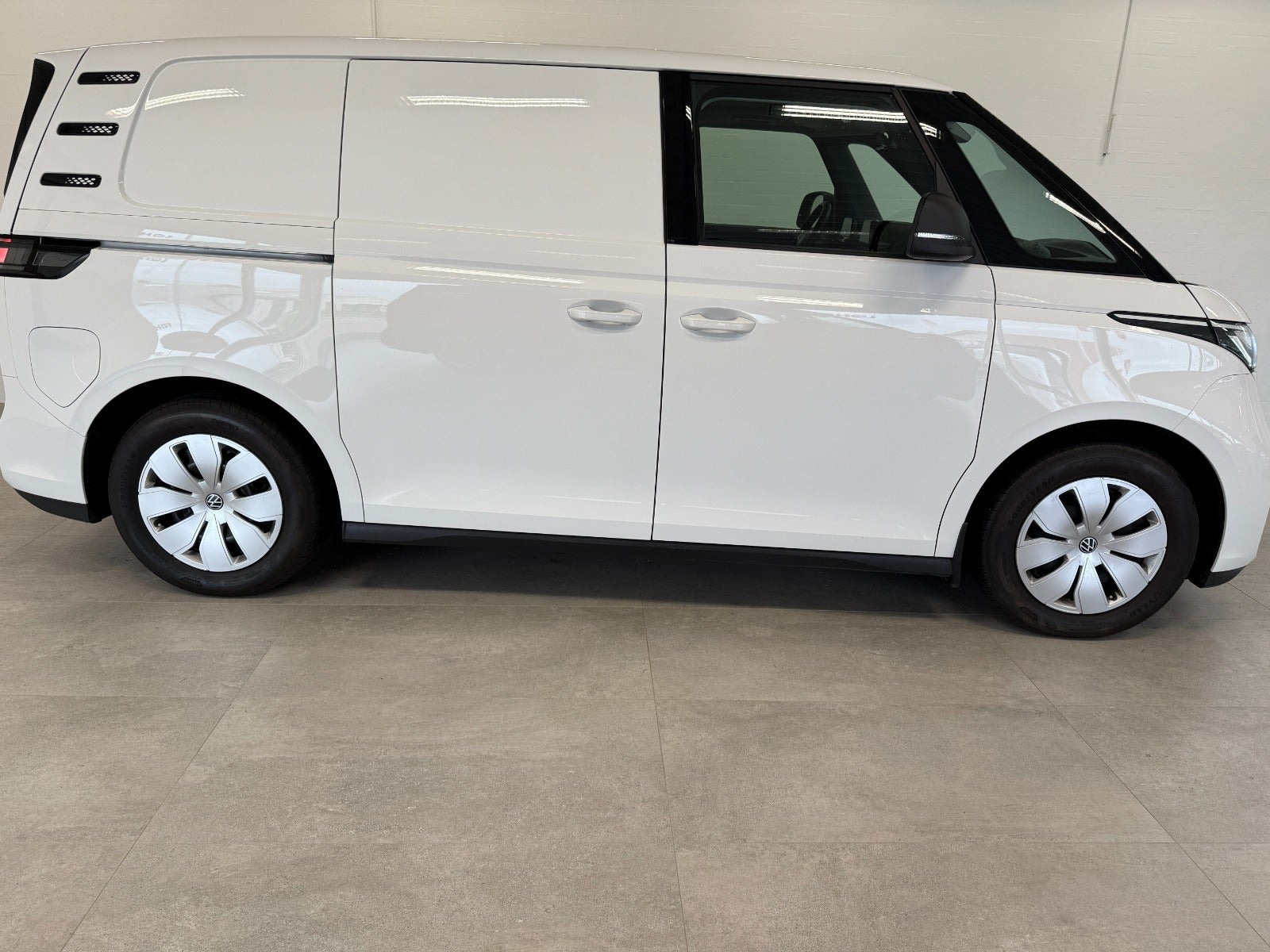 Hvid VW ID.Buzz fra 2023