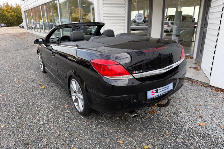 Sort Opel Astra fra 2008
