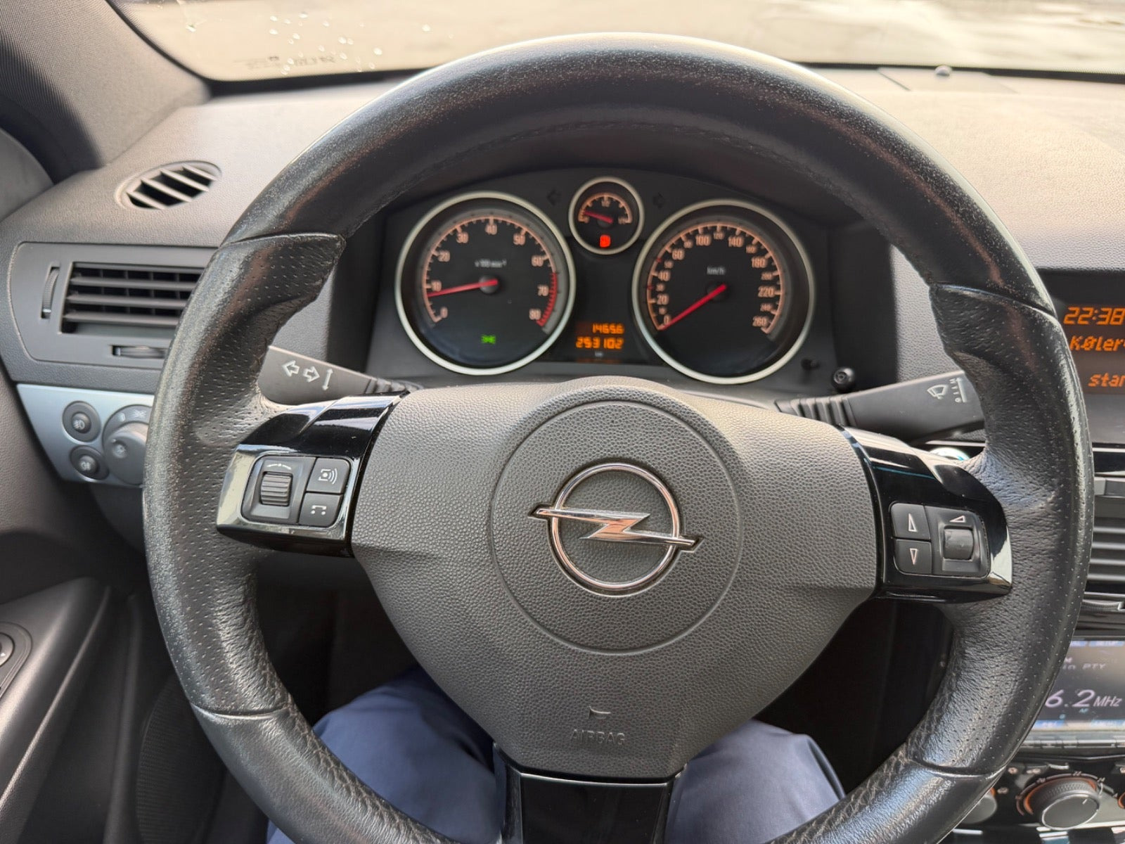 Sort Opel Astra fra 2008
