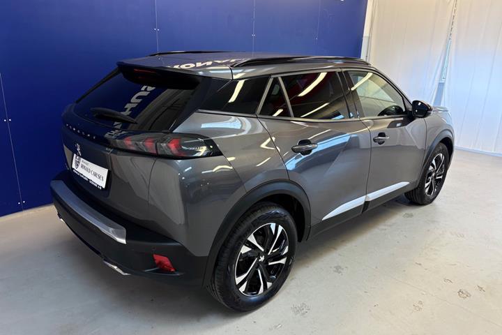 Grå Peugeot 2008 fra 2023