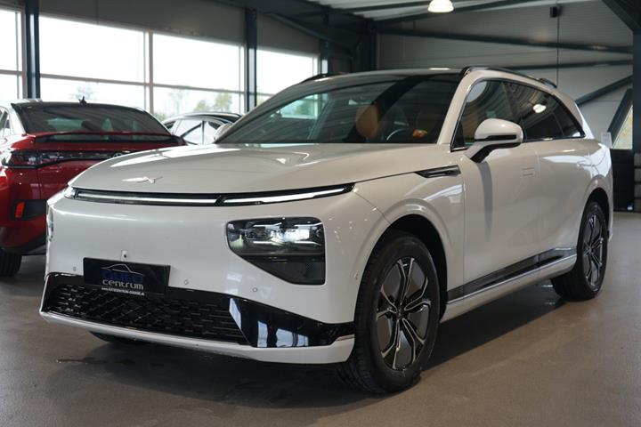 Hvid Xpeng G9 fra 2024