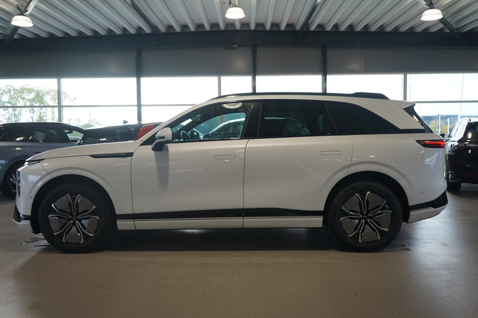 Hvid Xpeng G9 fra 2024